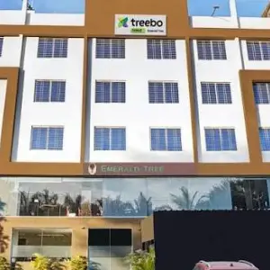 Hotel Emeral Tree